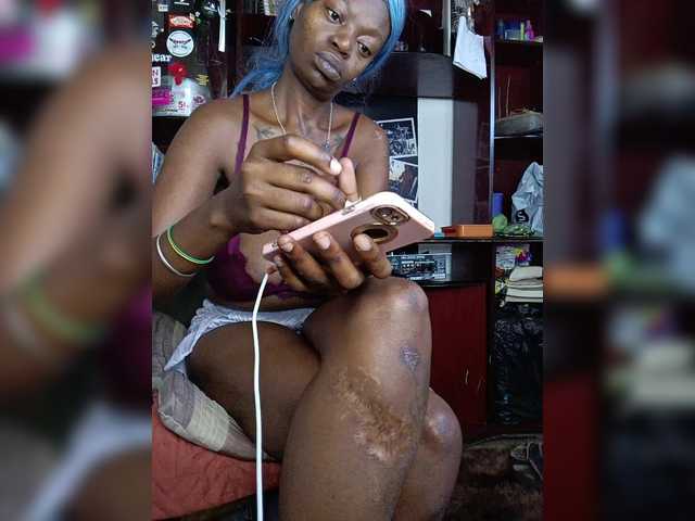 CleavageKING's BongaCams show and profile