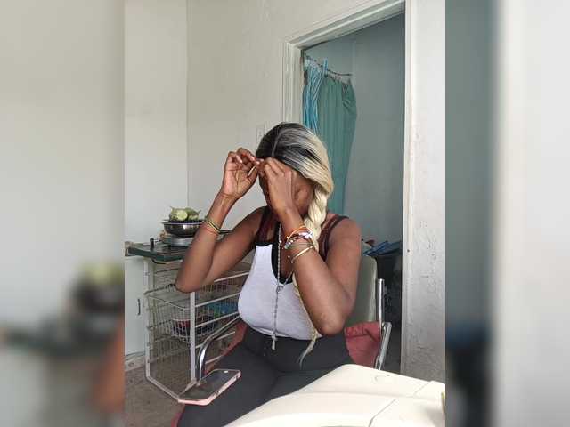 CleavageKING's BongaCams show and profile