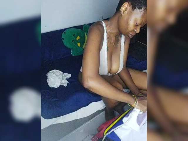 CleavageKING's BongaCams show and profile