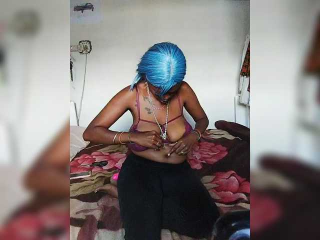 CleavageKING's BongaCams show and profile