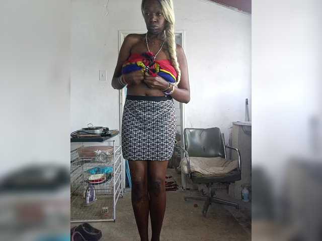 CleavageKING's BongaCams show and profile