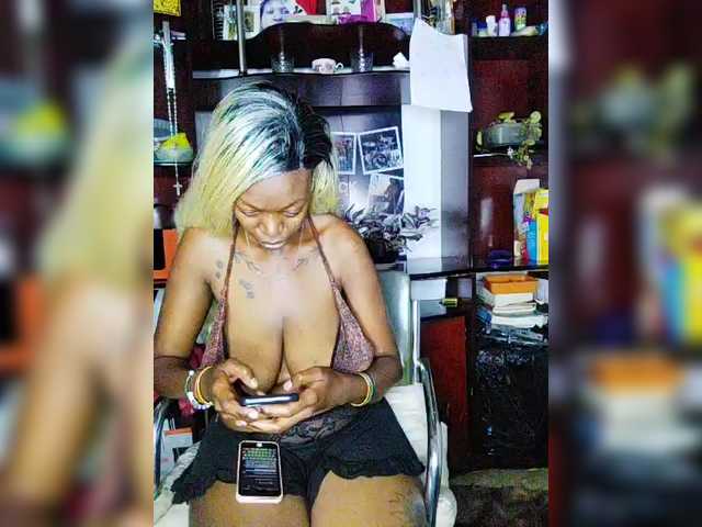 CleavageKING's BongaCams show and profile