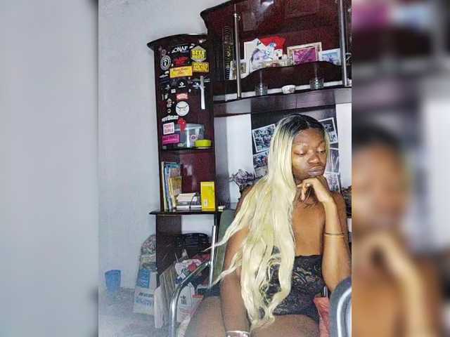 CleavageKING's BongaCams show and profile