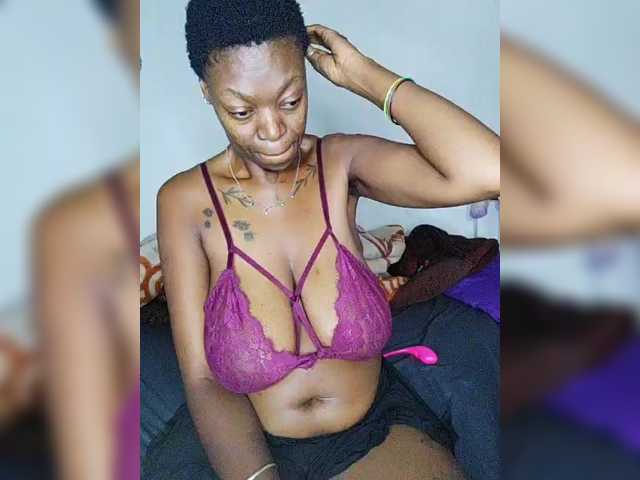 CleavageKING's BongaCams show and profile