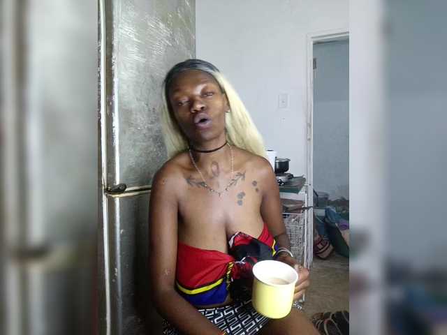 CleavageKING's BongaCams show and profile