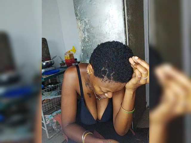 CleavageKING's BongaCams show and profile