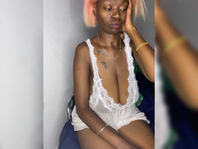 CleavageKING's BongaCams show and profile