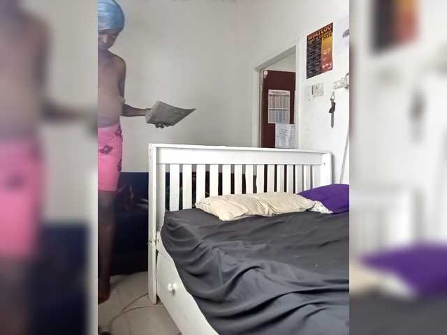 CleavageKING's BongaCams show and profile