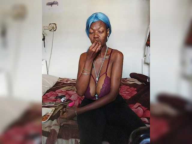 CleavageKING's BongaCams show and profile