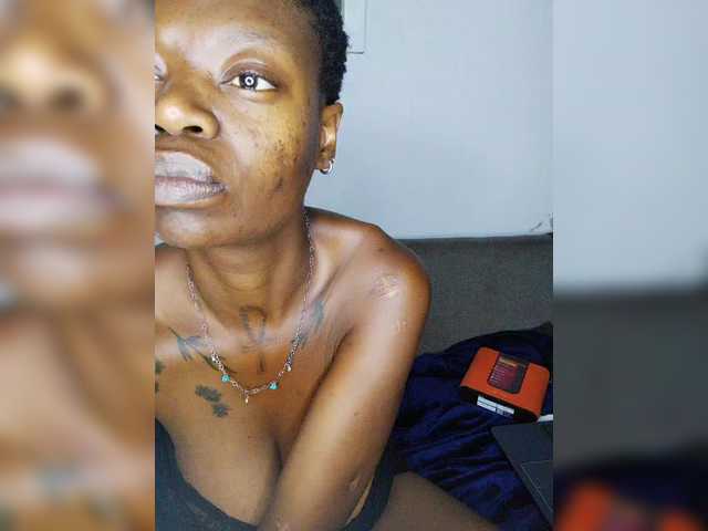 CleavageKING's BongaCams show and profile