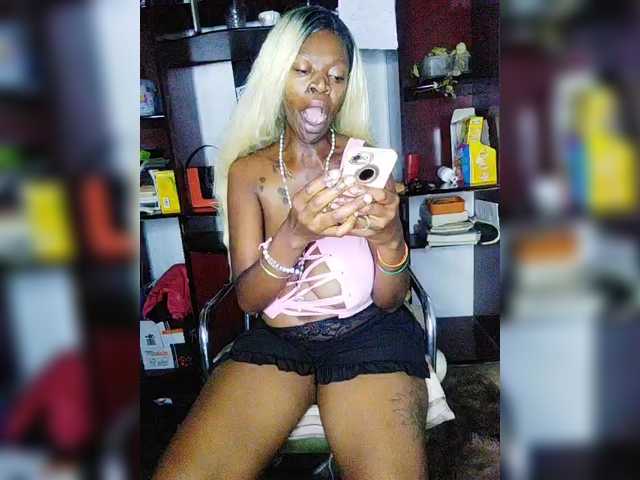 CleavageKING's BongaCams show and profile