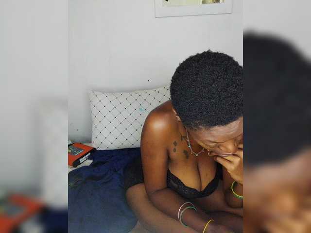 CleavageKING's BongaCams show and profile