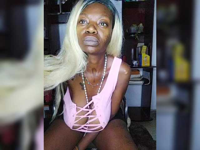 CleavageKING's BongaCams show and profile