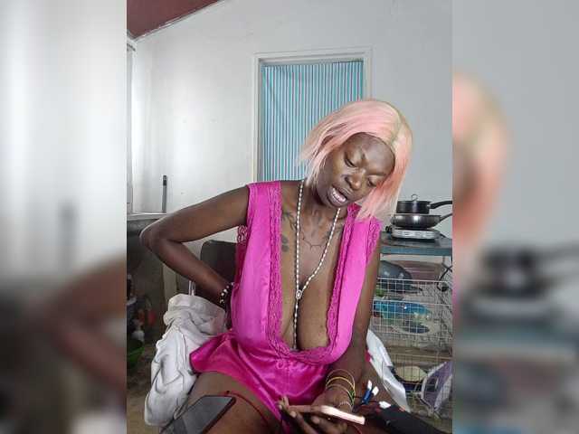 CleavageKING's BongaCams show and profile