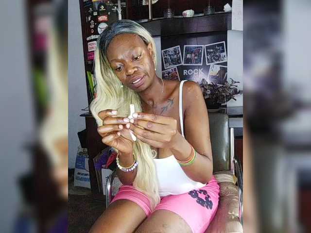 CleavageKING's BongaCams show and profile