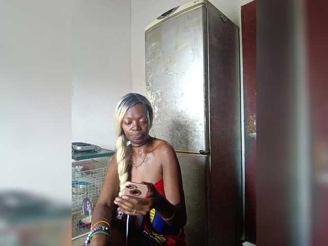 CleavageKING's BongaCams show and profile