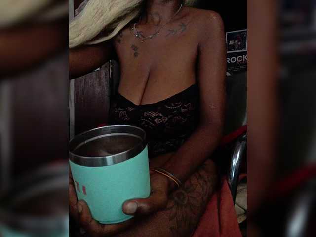 CleavageKING's BongaCams show and profile