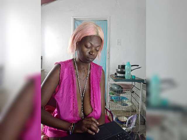 CleavageKING's BongaCams show and profile