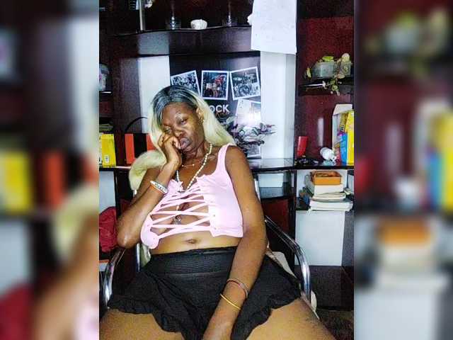 CleavageKING's BongaCams show and profile