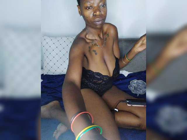 CleavageKING's BongaCams show and profile