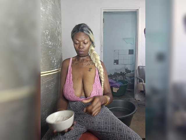 CleavageKING from BongaCams is Freechat