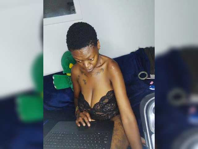 CleavageKING's BongaCams show and profile