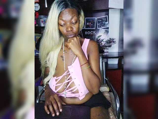 CleavageKING's BongaCams show and profile