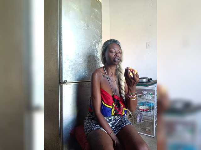 CleavageKING's BongaCams show and profile