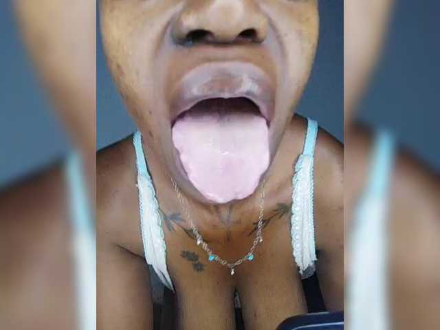 CleavageKING's BongaCams show and profile