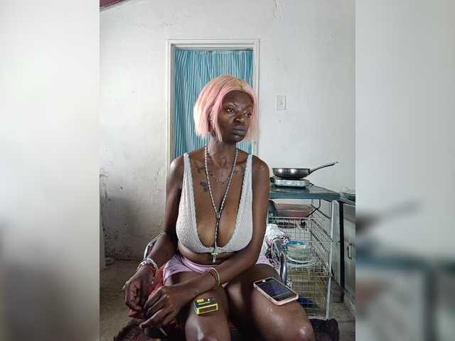 CleavageKING's BongaCams show and profile