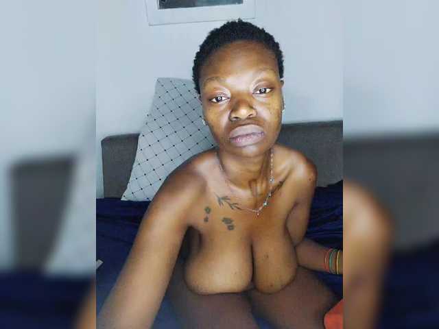 CleavageKING's BongaCams show and profile