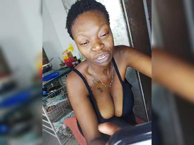 CleavageKING's BongaCams show and profile