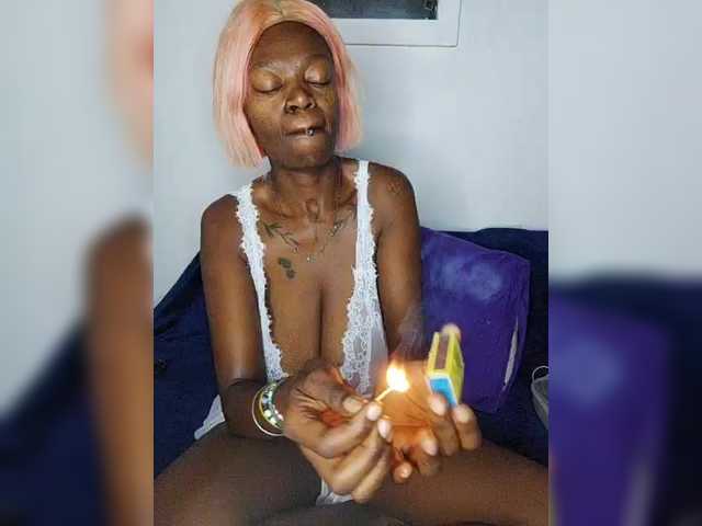 CleavageKING's BongaCams show and profile