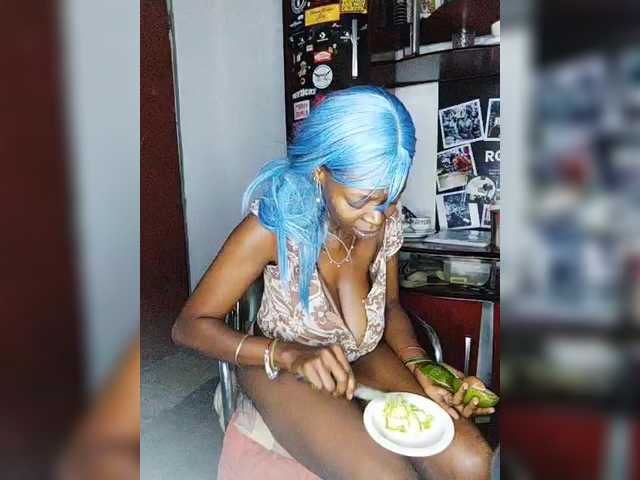 CleavageKING's BongaCams show and profile