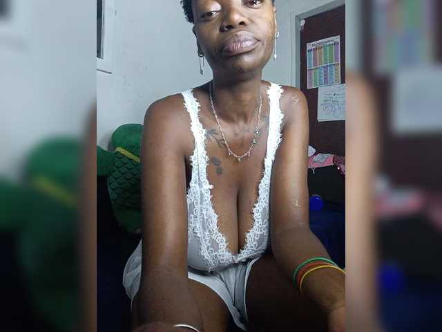 CleavageKING's BongaCams show and profile