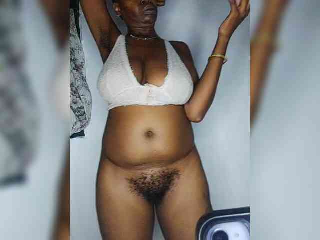 InstaG_TittyMonroe webcam