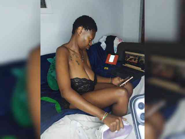 InstaG_TittyMonroe webcam