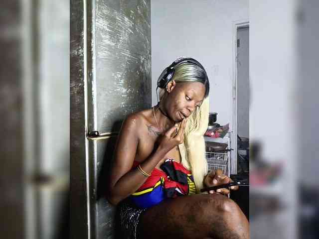 InstaG_TittyMonroe webcam