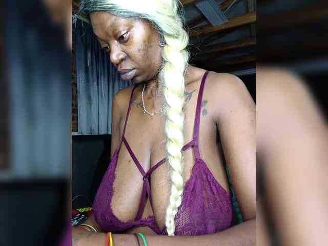 InstaG_TittyMonroe webcam