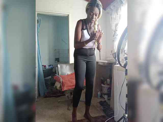 InstaG_TittyMonroe webcam