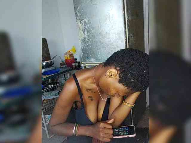 InstaG_TittyMonroe webcam