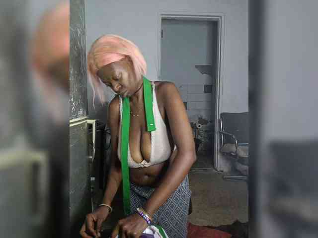 InstaG_TittyMonroe webcam