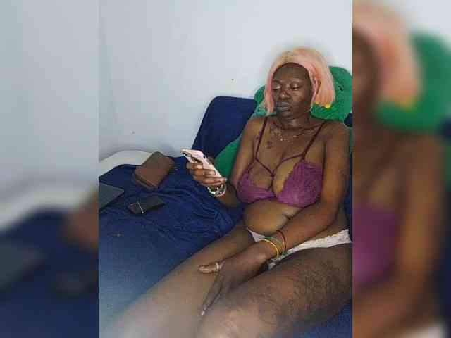 InstaG_TittyMonroe webcam