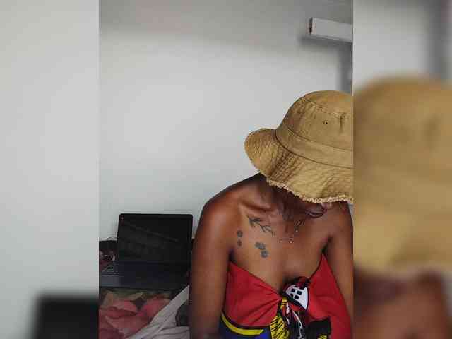 InstaG_TittyMonroe webcam