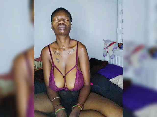 InstaG_TittyMonroe webcam