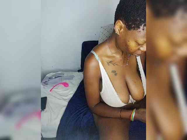 InstaG_TittyMonroe webcam