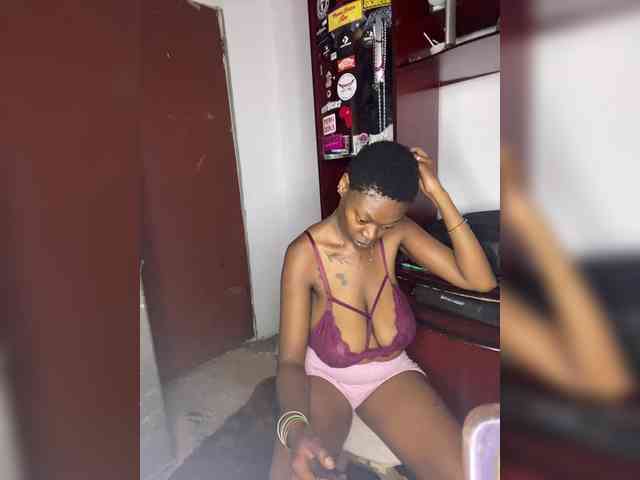 InstaG_TittyMonroe webcam