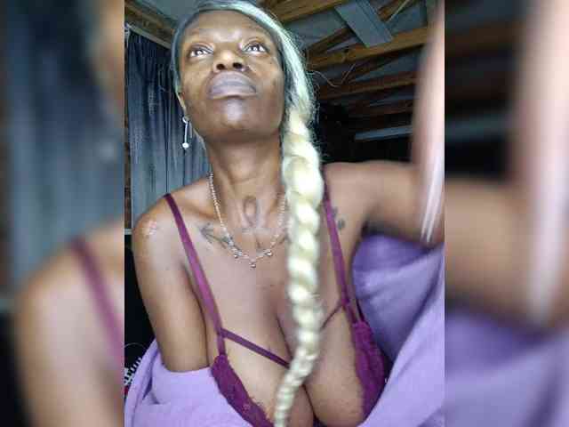 InstaG_TittyMonroe webcam