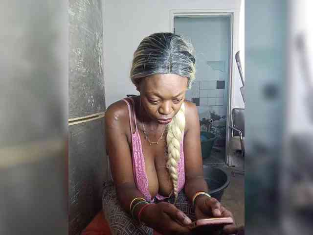 CleavageKING Live Webcam on BongaCams