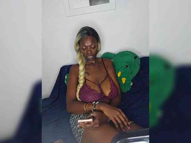 InstaG_TittyMonroe webcam